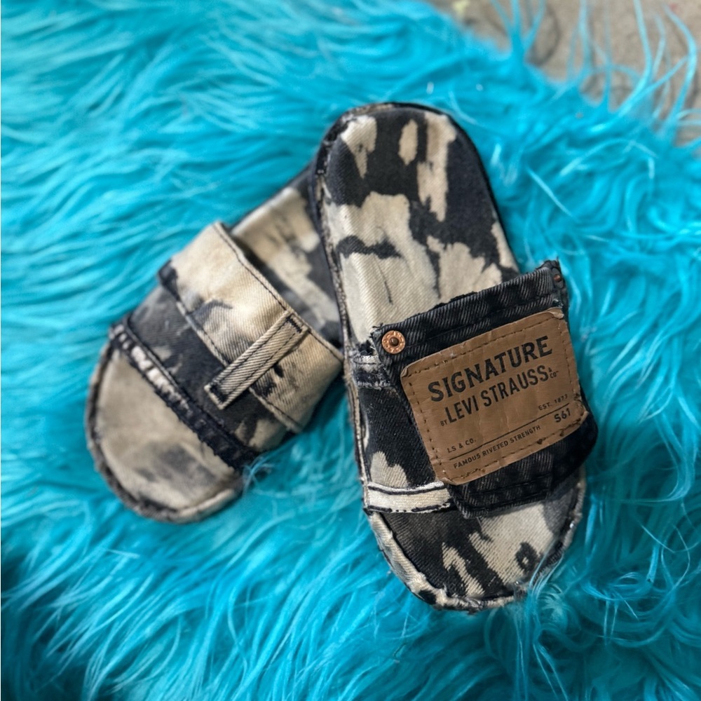 Customized Tye dye Black and Cream Levi slides - Picture 2 of 4